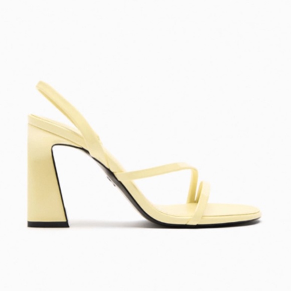 STRAPPY WIDE HEEL SANDALS - Picture 2 of 5